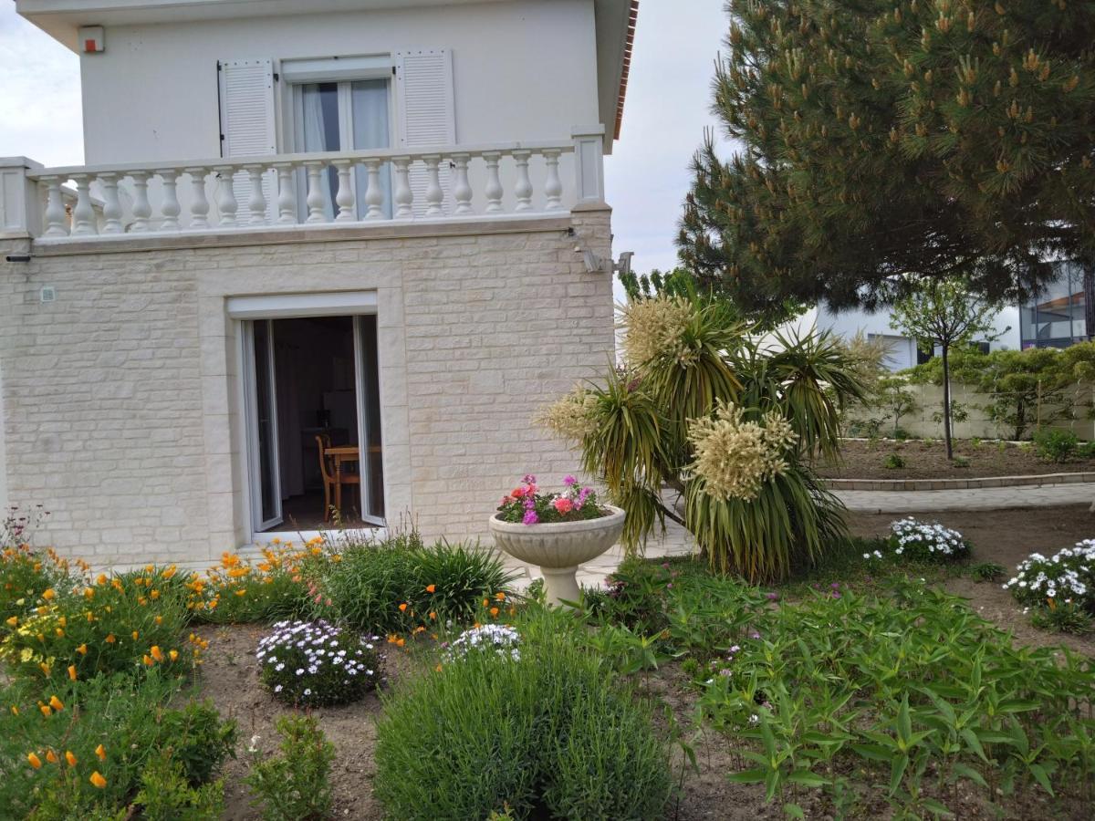 Maison Avec Jardin Prive Сент-Илер-де-Рье Экстерьер фото